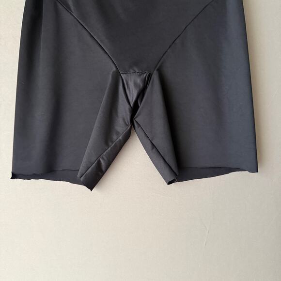 Maidenform sz M cutoff Shapewear Shorts Black - Picture 3 of 8